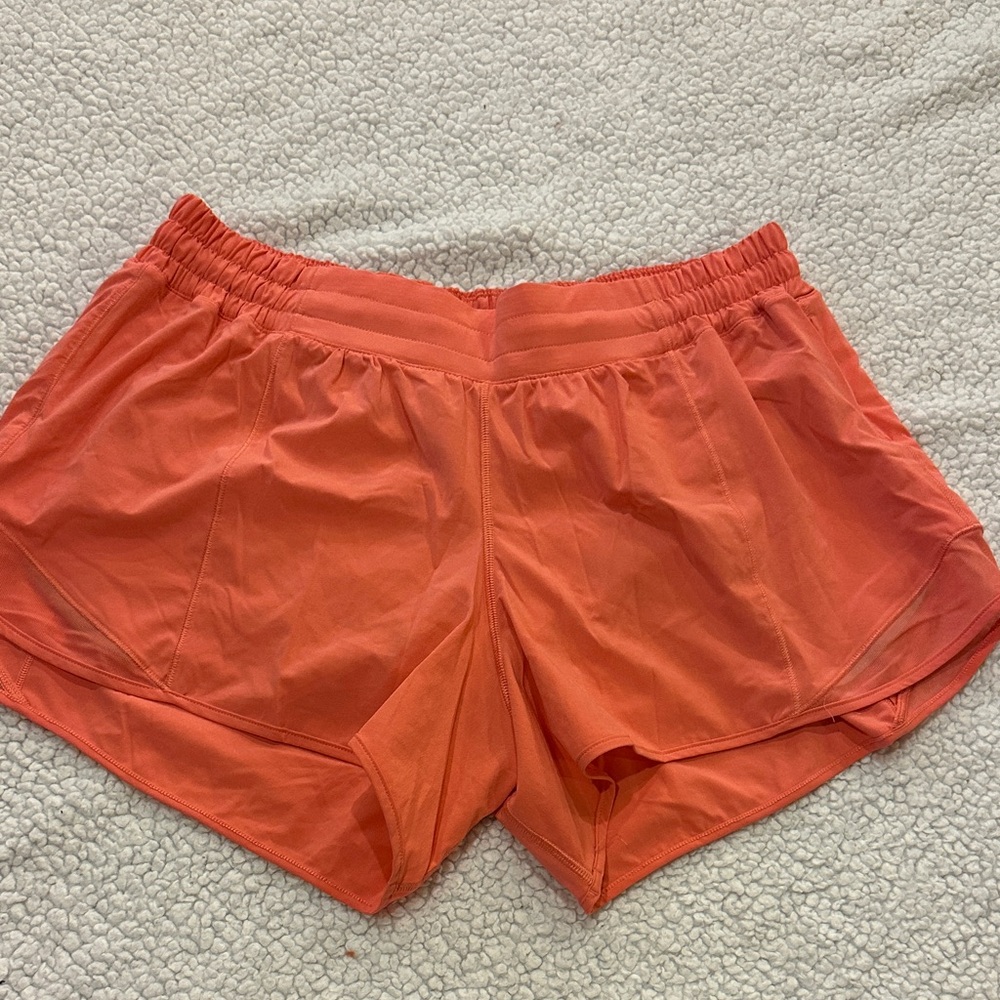 Lululemon hotty hot 4” Coral Shorts